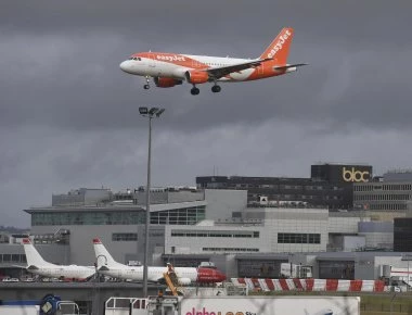 Βρετανία: Δύο συλλήψεις από τα χθεσινές τραγελαφικές καταστάσεις στο αεροδρόμιο Γκάτγουικ